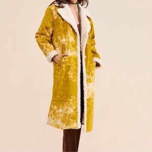 NWT Urban Outfitters Asher Faux Shearling Overcoat Sz P/S oversized yellow white